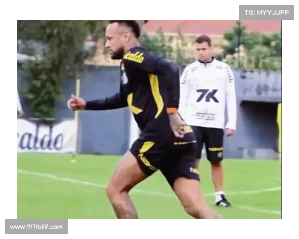 内马尔赛前深夜加练任意球为桑托斯比赛做好充分准备